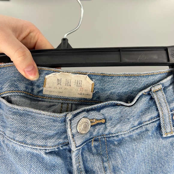 Free People We The Free Sharkbite Light Wash Raw Hem Jeans 30 - Picture 3 of 3